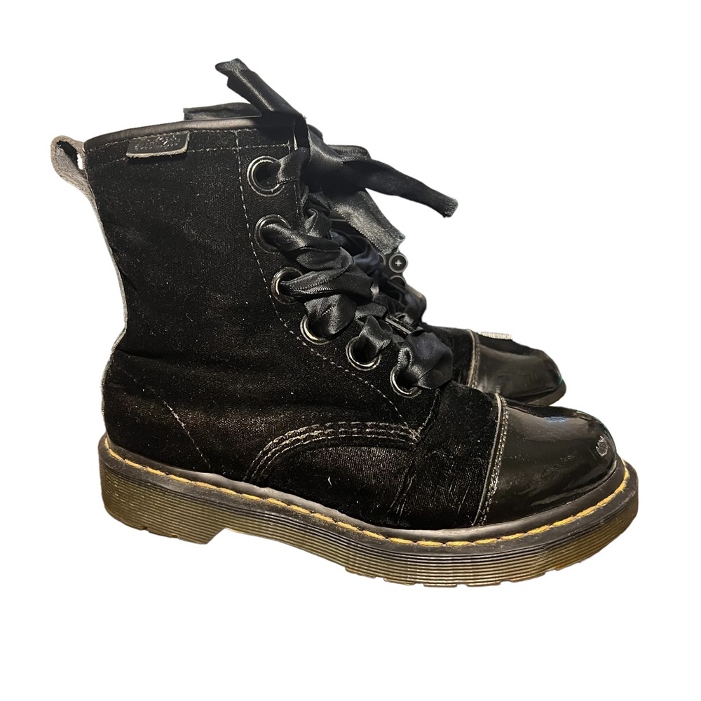 Black Velvet and patent leather Adorable! Dr. Martens, Sz. 7